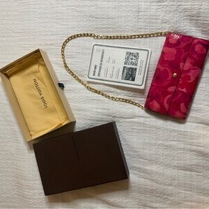 Louis Vuitton Sarah in Rose Indian Ikay Monogram Vernis wallet